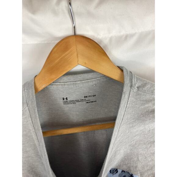Under Armour Loose Fit Heat gear graphic tshirt size small - Picture 3 of 4
